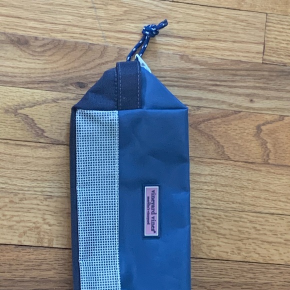 Vineyard vines - Picture 2 of 2